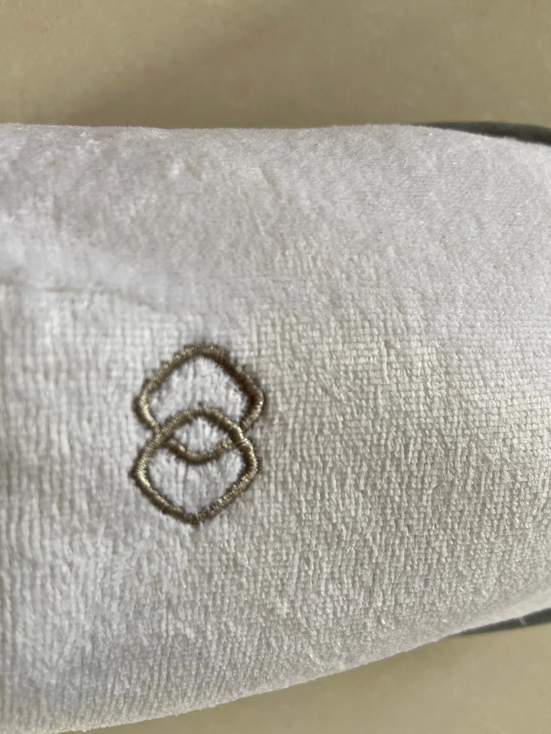 Zapatilla de hotel desechable con punta abierta