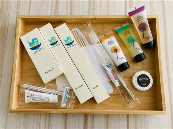 Jabones de hotel envueltos en bolsas de papel Kraft